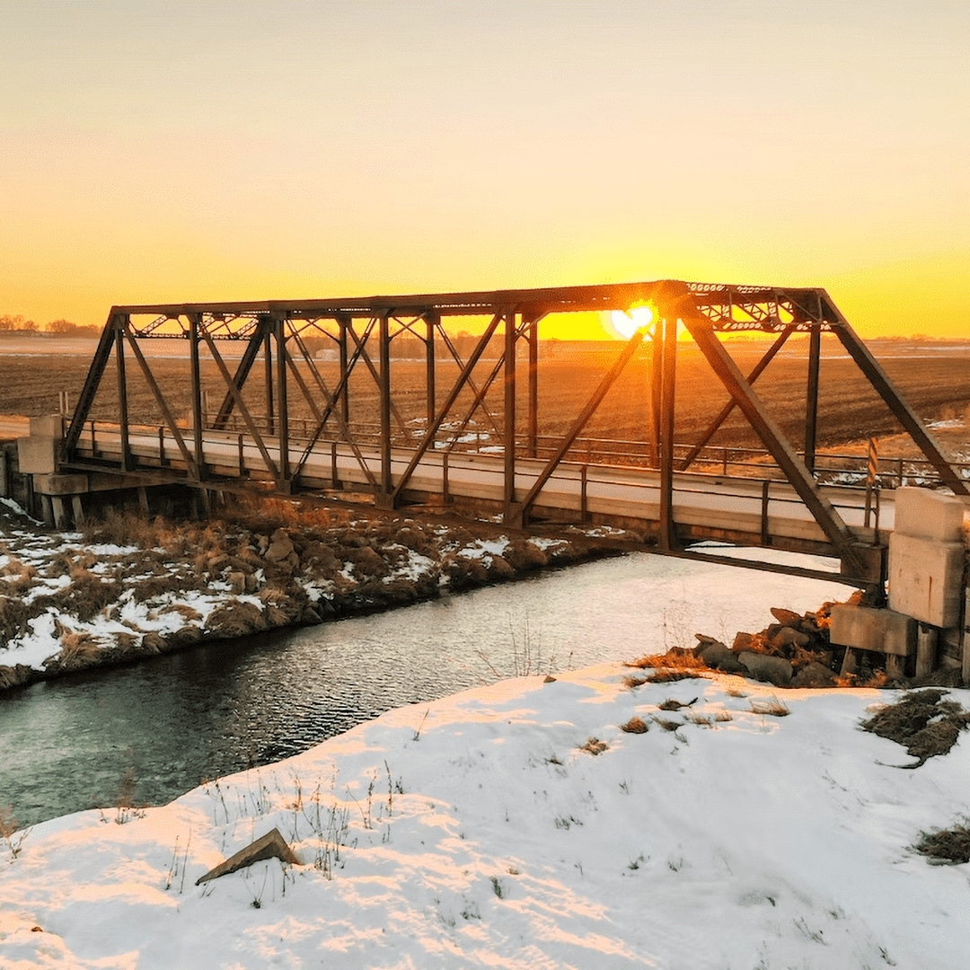 https://www.zzsteelgroup.com/high-quality-bridge-steel-structure-prefab-steel-structure-prefabricated-bridges-for-creek-highway-product/